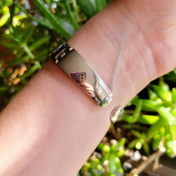 Classic Studio Quartz Watch - Picture 6 of 8